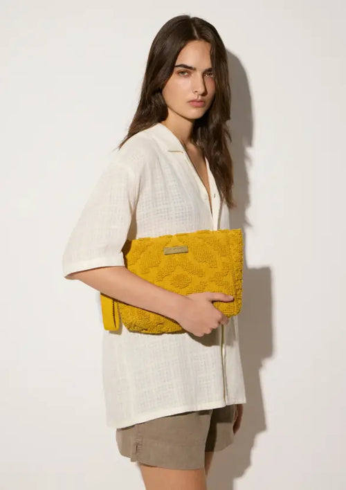 CARMELA CLUTCH MUSTARD