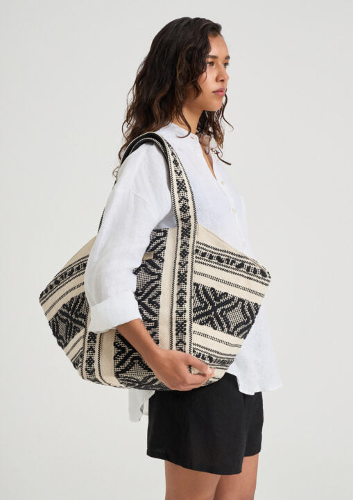 NIVORA TOTE BLACK